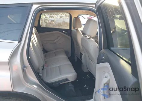 2017 Ford Escape Titanium z USA, uszkodzony, nr VIN 1FMCU9J92HUE71022